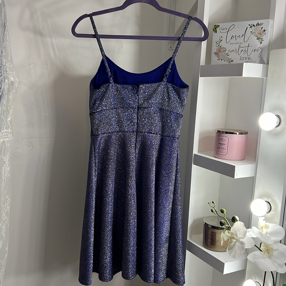 glittery - Picture 2 of 2